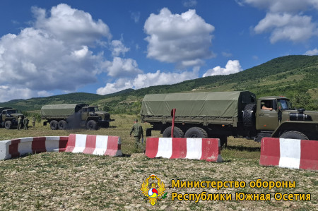 На танкодроме учебного центра Минобороны Южной Осетии начались практические занятия по вождению техники