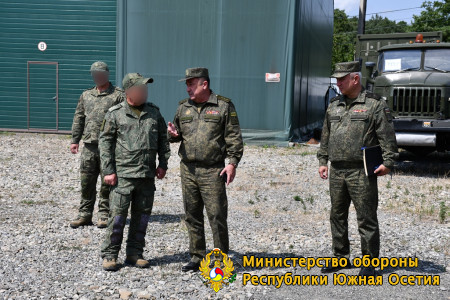 Быт спецназа, связь и снабжение: Министр обороны РЮО оценил готовность ключевых объектов