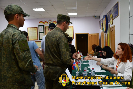 Личный состав Минобороны РЮО участвует в досрочных выборах Президента Республики