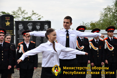Министр обороны РЮО генерал-полковник Юрий Яровицкий поздравил кадетов с Днем знаний