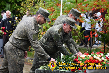 В Цхинвале почтили память Коста Хетагурова