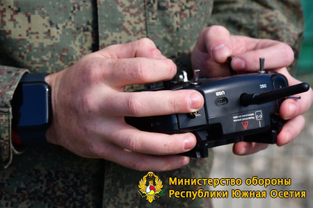 В Центре беспилотных летательных средств и радиоэлектронной борьбы Минобороны Южной Осетии проходят интенсивные ежедневные занятия